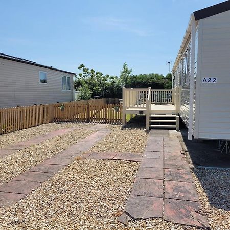 A22 Unity Beach Holiday Resort Unity Brean Sleeps 8 People 3 Bedrooms 1 Pet Stays Free Berrow Exterior photo
