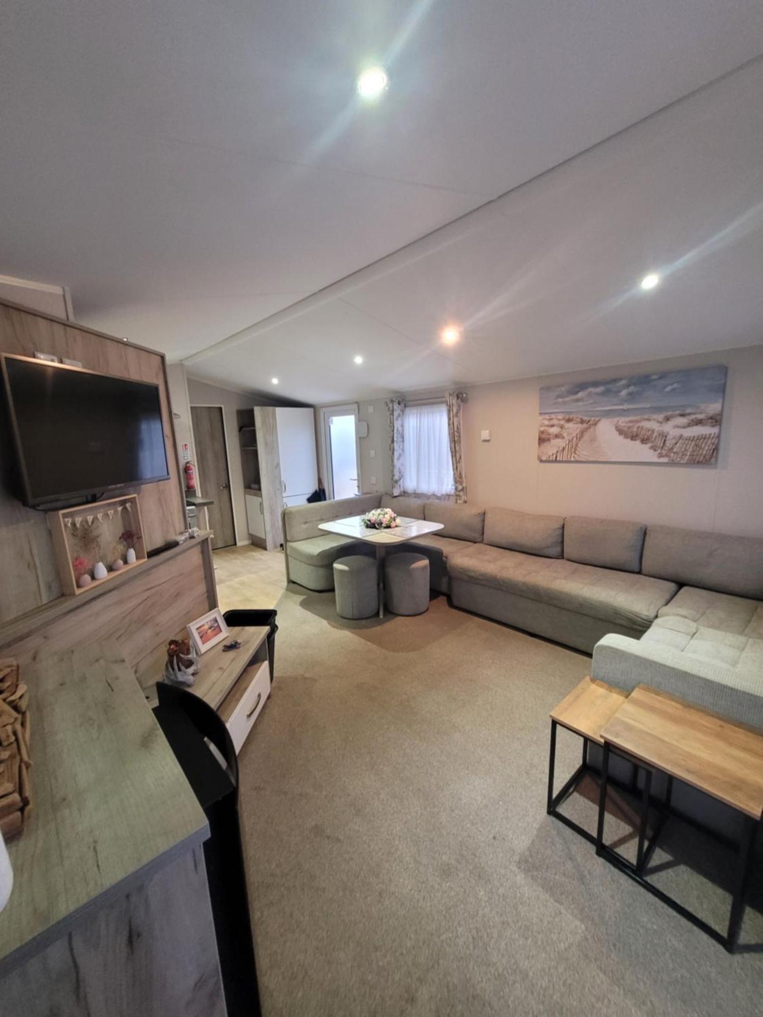 A22 Unity Beach Holiday Resort Unity Brean Sleeps 8 People 3 Bedrooms 1 Pet Stays Free Berrow Exterior photo